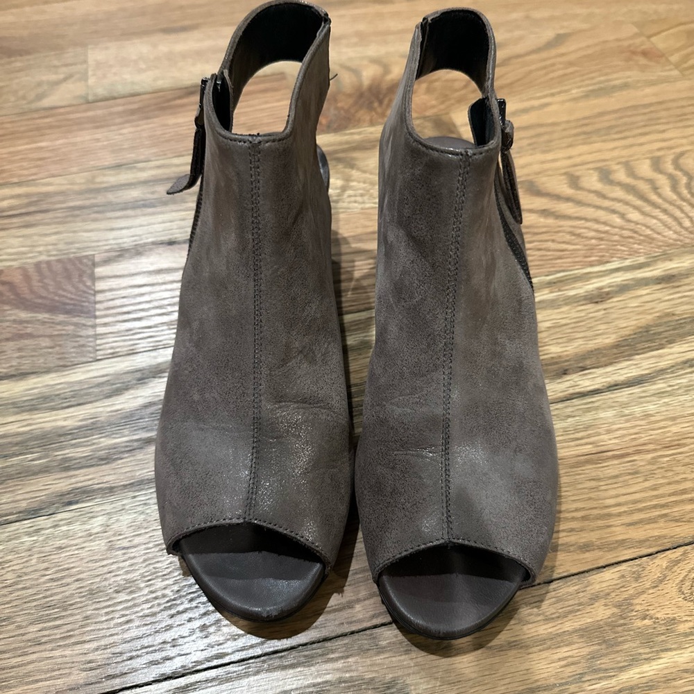 Size 9 Munro Slingbacks